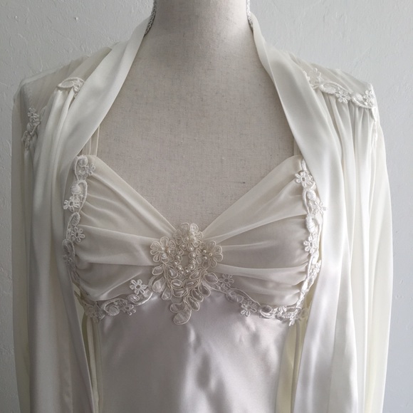 bridal nightgown and robe set